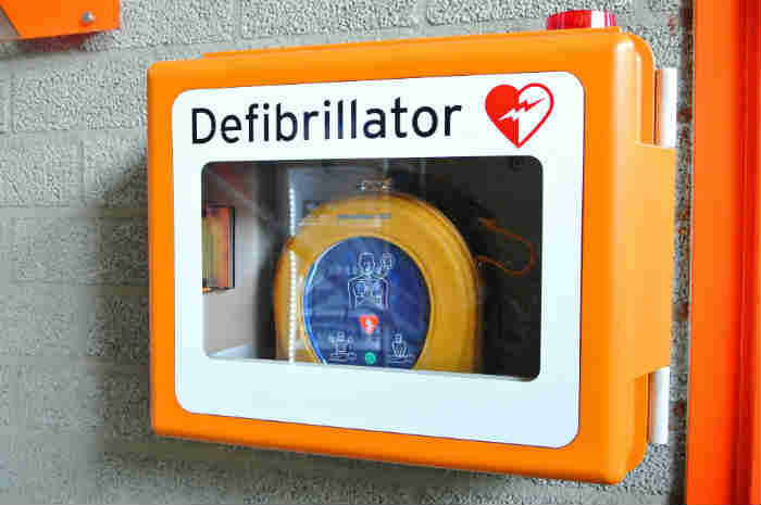 Defibrillatore: Cos'è, com'è fatto e come si utilizza